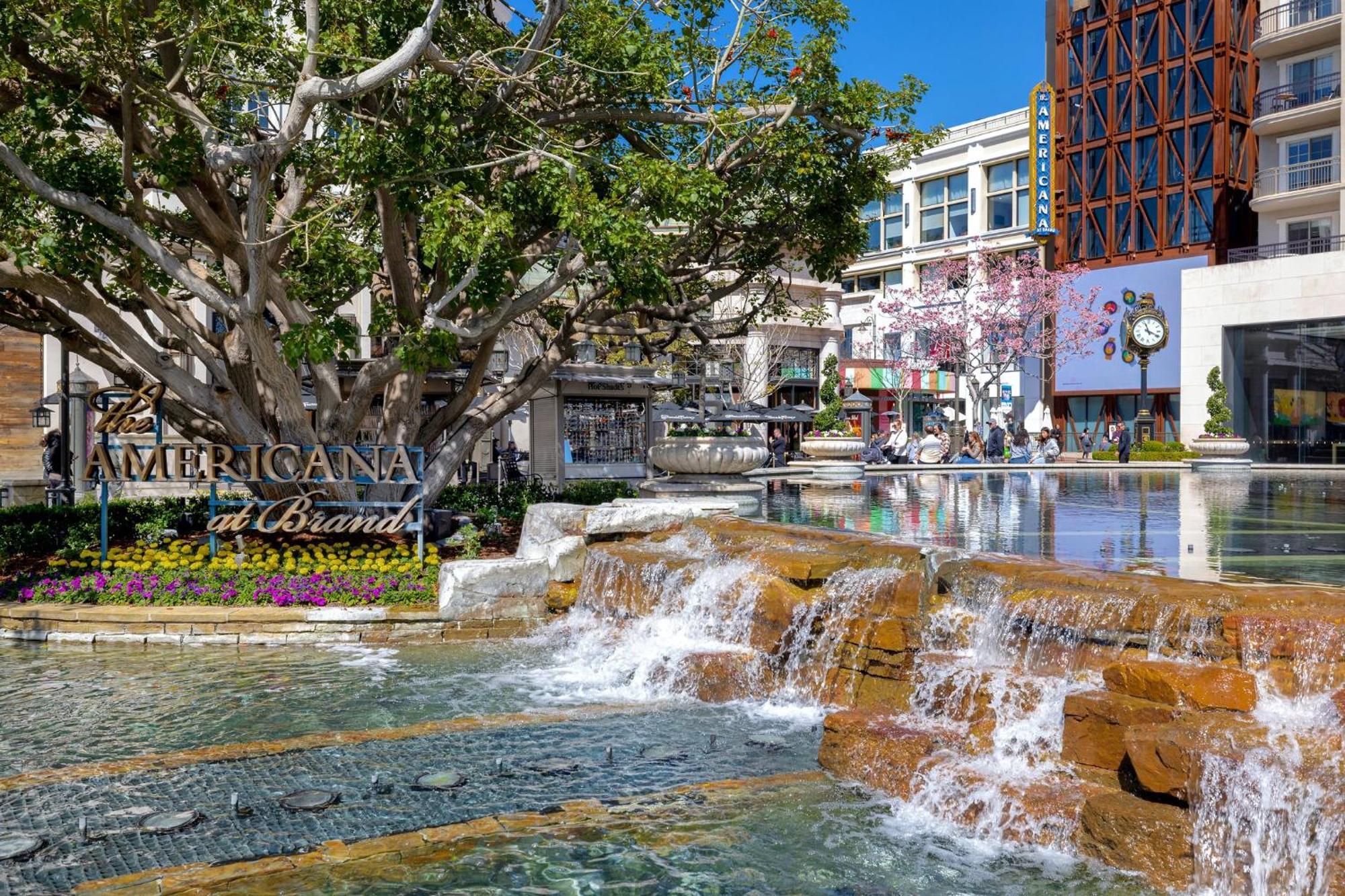Holiday Inn Express & Suites - Glendale Downtown Buitenkant foto